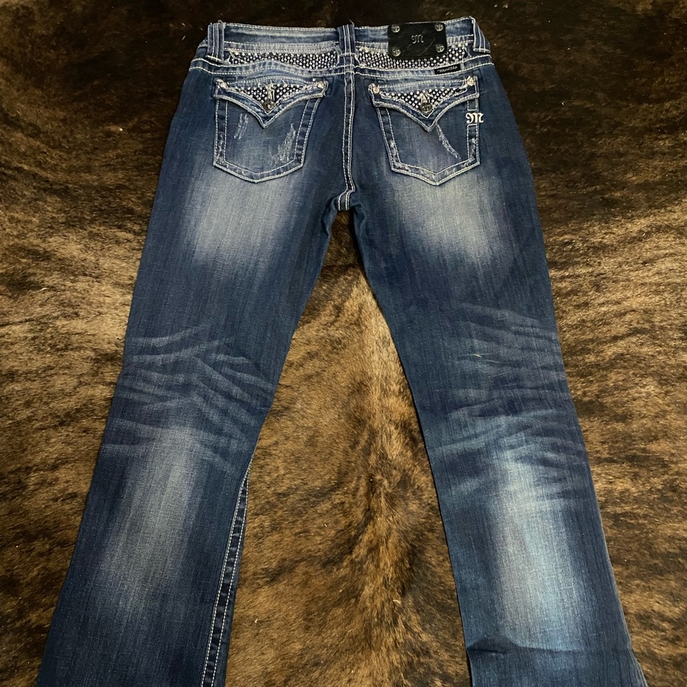 Miss Me women’s distressed and blinged boot cut pant. Size 30 Great condition.